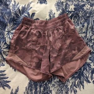 Lululemon Hottie Hot Purple Camo Shorts 2 Tall